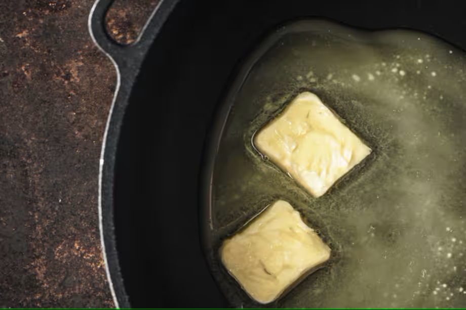 Crearon una mantequilla hecha con carbono, no con leche, pero con sabor similar