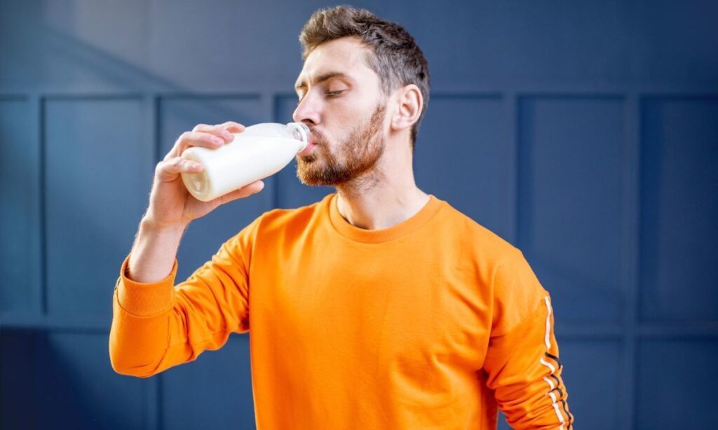 Consumir leche promueve el desarrollo de masa muscular en personas que entrenan