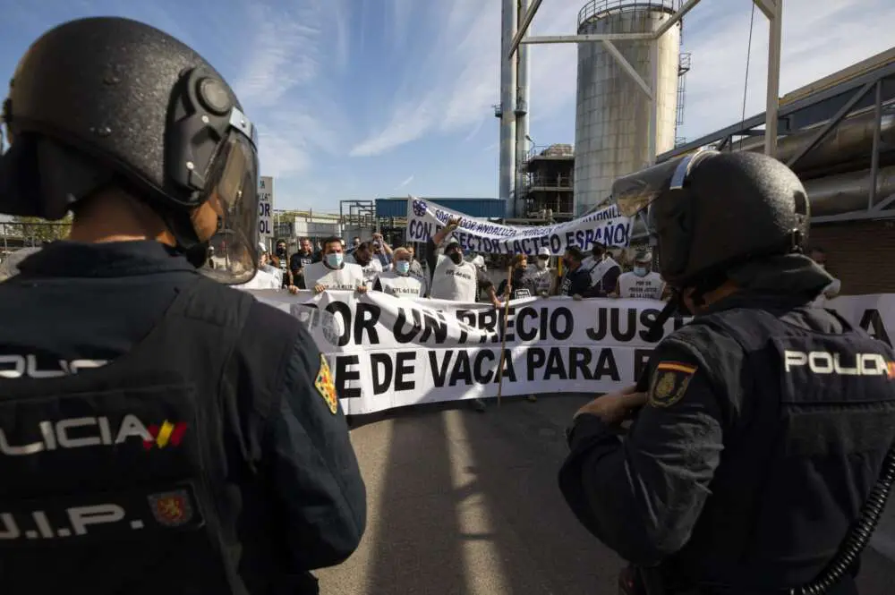 leche-protesta-leche-lactalis-2025