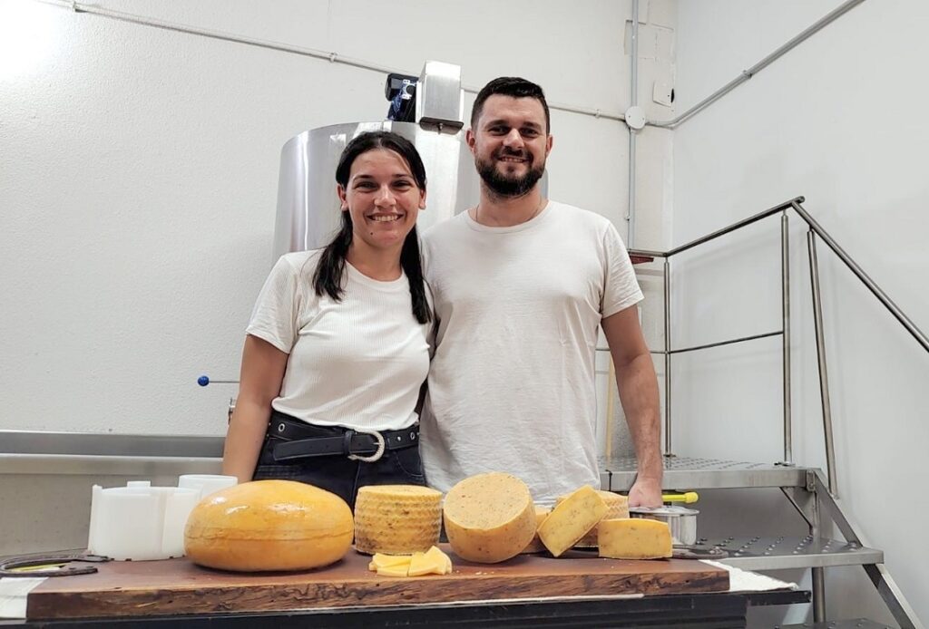 Estudiaron juntos, los unió el amor, la pasión por los quesos y crearon Costa Roma en Paraná