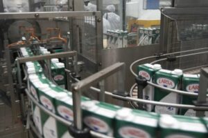 Inleit y dos proveedores de Mercadona, Capsa y Naturleite, anticipan una subida de precios de la leche a los ganaderos