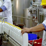 Industriales lácteos apuestan por meta de 1.000 millones de litros pese a caída en la producción