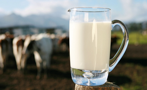 Leche en amarillo precios retrasados, pero mejora el consumo interno y las exportaciones