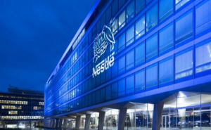 Nestlé aumenta precios para evitar pérdidas de ventas y volumen