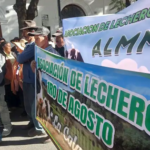 Productores de leche marcharon contra el gobierno y gobernación por falta de apoyo
