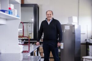 Vacunas terapéuticas UNLP buscan frenar la alergia a leche de vaca