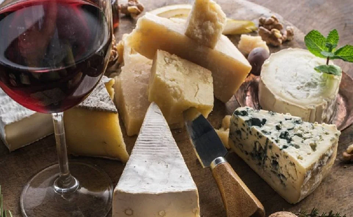 Aranceles Trump alarma en vino y queso francés