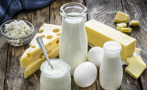Campesinos reclaman precios justos por la leche en Colombia
