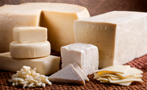 Comer queso puede ayudarte a vivir más, según estudios