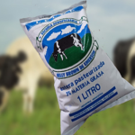 Escuela agro de Villegas produce leche sachet a $1.000