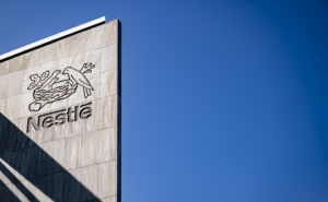 Nestlé reduce un 10% su beneficio y alerta por los aranceles
