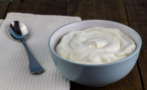 Yogur griego vs. normal: 7 beneficios clave para la salud