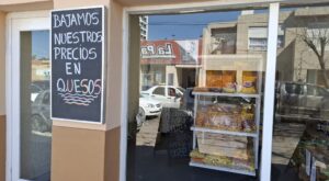 Apymel sobra leche y el precio debería bajar