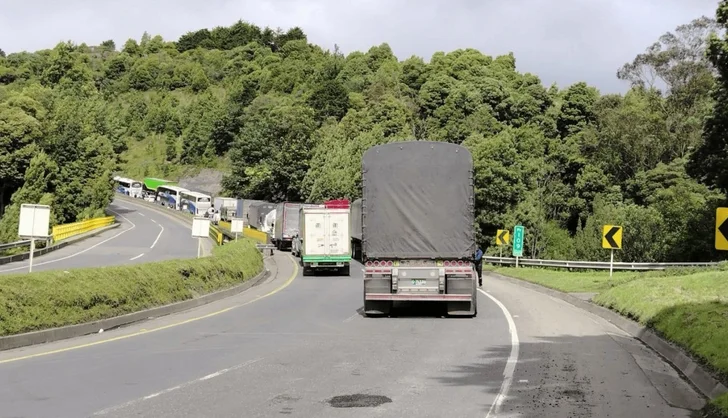 Bloqueos en Colombia ponen en riesgo 500.000 litros de leche
