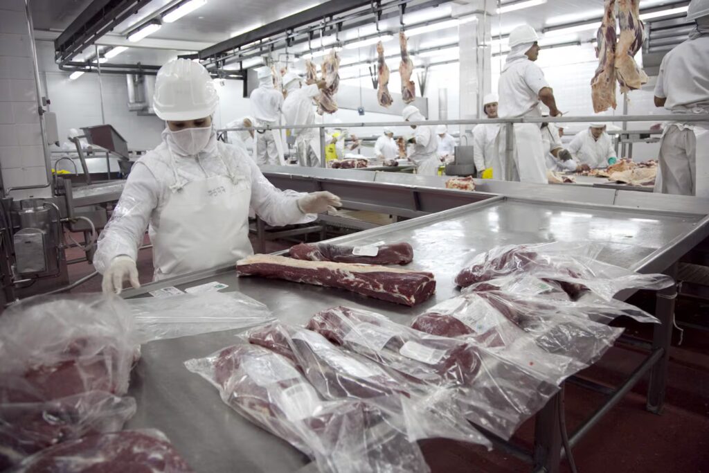 Maquinaria, leche y carne bovina marcan pulso positivo