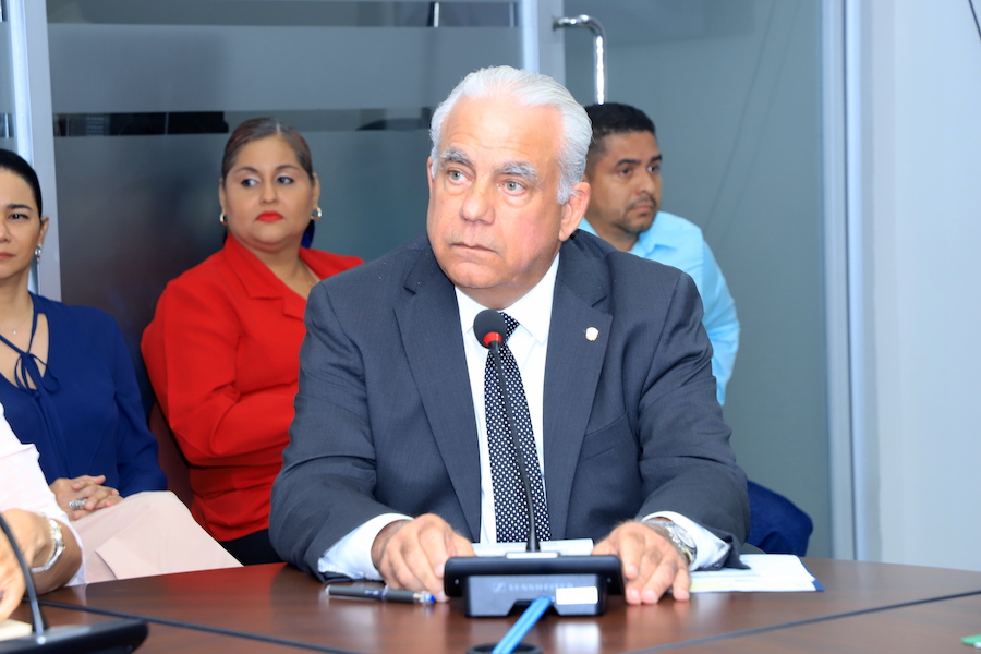 Ministro alerta por uso de imitación de lácteos en Panamá
