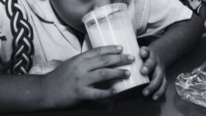 El mejor momento para tomar leche según nutricionista