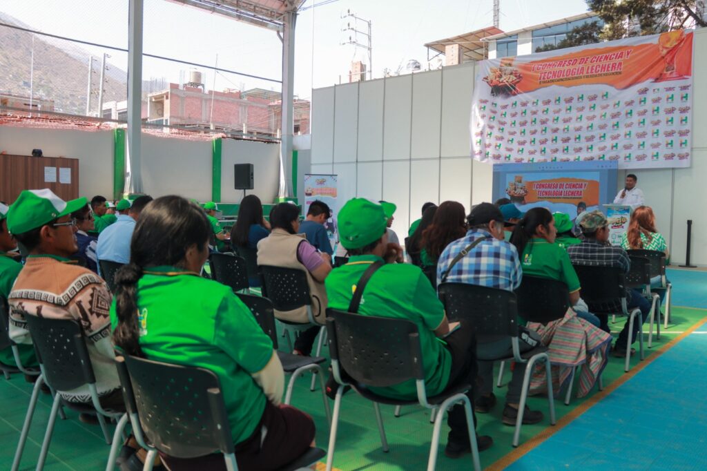Perú congreso reunió a más de 200 productores lecheros