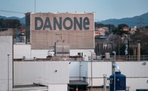 Danone ve caer un 38 % su beneficio en España tras el cierre de planta