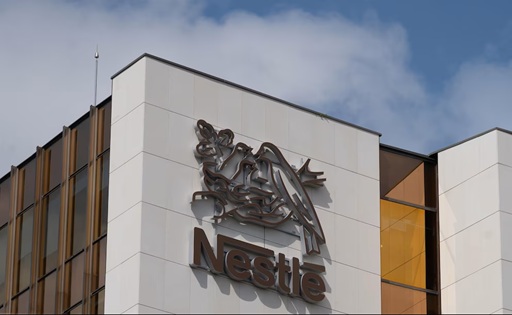 Nestlé sube más del 9 % tras anunciar despidos y nuevo plan de ahorro