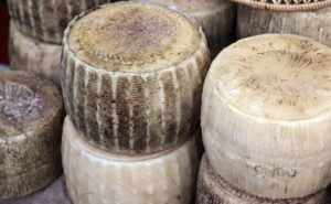 Precio de la leche en Castilla-La Mancha cae y casi se iguala al de Castilla y León