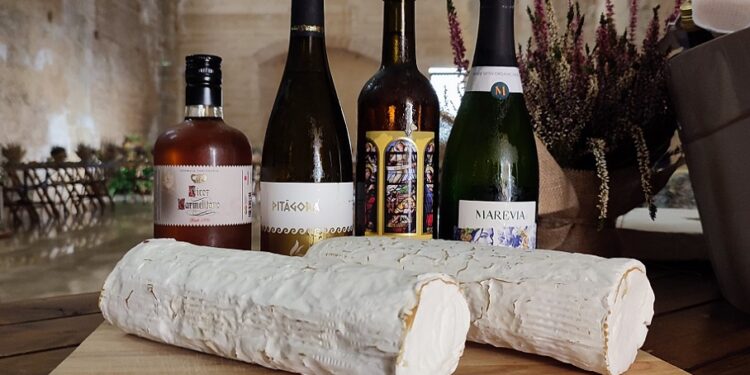 Un rulo de cabra madurado de Chiva fue elegido mejor queso artesano 2025