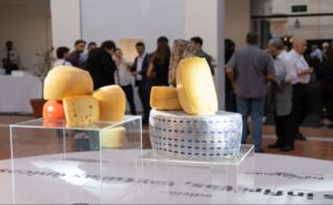 La Noche de Nuestros Quesos más de 40 pymes exhiben su arte