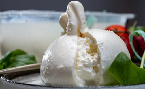 La burrata italiana en riesgo por la baja de leche