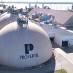 Adecoagro y ACA compran el 50% de Profertil por US$600 millones y van por la parte de YPF