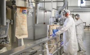 Exportaciones lácteas de Uruguay ingresos a un paso del récord histórico