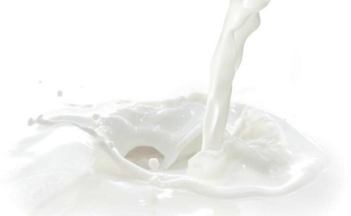 Más producción y demanda débil presionan precios lácteos