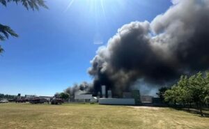 Voraz incendio destruyó gran parte de una fábrica láctea en Salliqueló