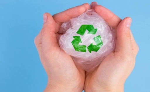 Científicos convierten la leche en plástico biodegradable