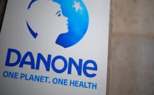 Danone cae en bolsa tras retiro de fórmula infantil en Singapur