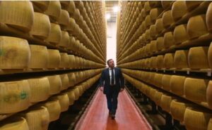 Banco en Italia acepta parmesano como garantía para préstamos