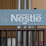 Nestlé gana 17% menos en 2025 y redefine su estrategia global