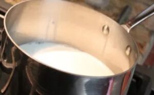 Capa blanca en la leche cuando la caliento