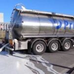 Galicia Ganaderos vierten 15.000 litros de leche portuguesa