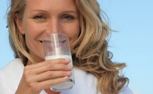 Beneficios de la leche enriquecida con calcio y vitamina D