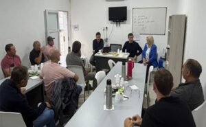 Encuentro en Sastre Productores analizan la lechería santafesina