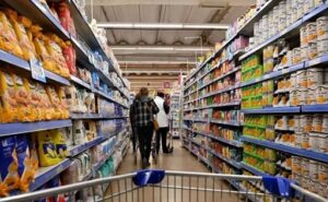 Consumo masivo e industria caen a mínimos de diez años