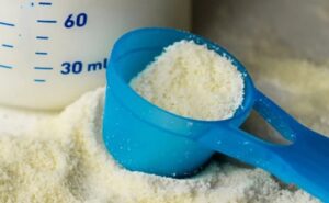 Investigan a Nestlé y Danone por presunta contaminación y demoras en el retiro de fórmulas infantiles