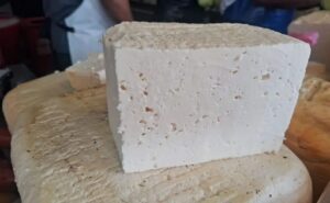 La fuerte demanda exportadora hacia El Salvador impulsa el precio del queso a máximos históricos