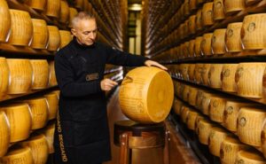 Parmesano el queso protegido que mueve millones y enfrenta una ola de imitaciones