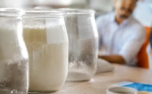 Investigación busca transformar el lactosuero en una nueva bebida láctea