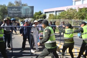 Productores lecheros de Cochabamba exigen el fin de los bloqueos tras 50 días de crisis