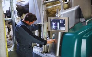 La tecnología impulsa el recambio generacional en la lechería y redefine la sucesión familiar