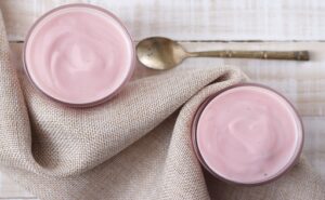 Tres recetas con yogur: ideas fáciles para aprovechar sus beneficios nutricionales