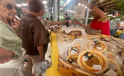 El queso Casín resiste con solo dos productores y sin ganaderías de leche en su zona