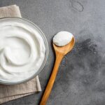 Yogur o proteína de suero: qué encontró un estudio sobre músculo y microbiota